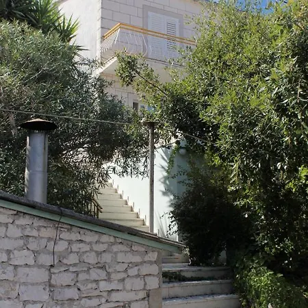 Guest house Apartments And Rooms By The Sea Korcula - 9267 3*