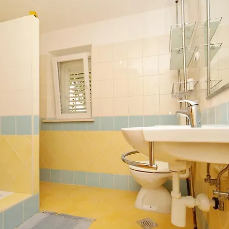 Guest house Apartments And Rooms By The Sea Korcula - 9267 3*