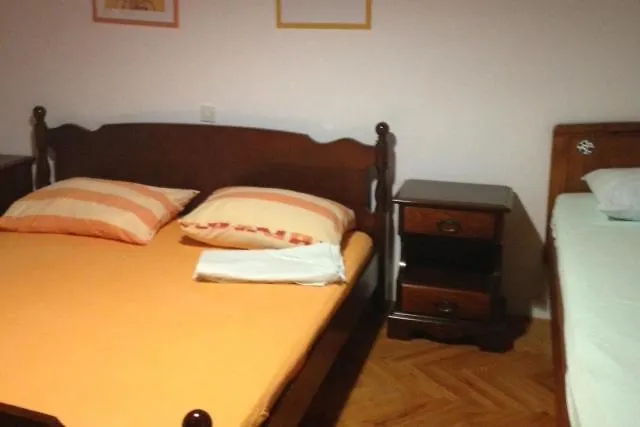 Apartments And Rooms By The Sea Korcula - 9267 3*